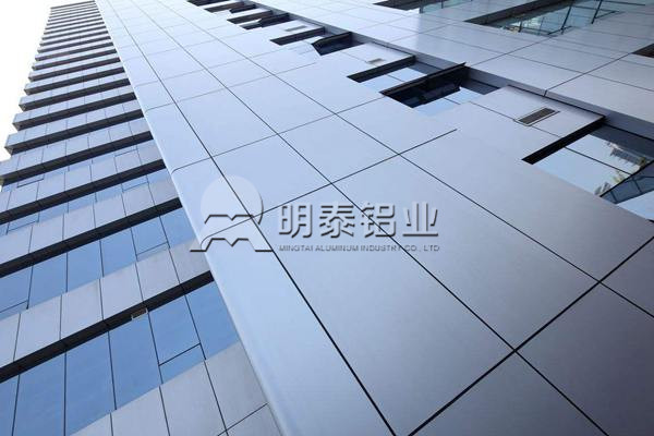 鋁塑板用鋁箔基材厚度一般是多少絲？鋁箔生產(chǎn)廠家哪家好？