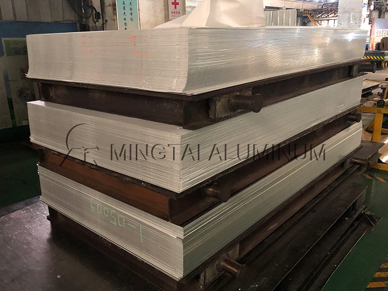 食品模具用鋁板對(duì)于中厚鋁板衛(wèi)生標(biāo)準(zhǔn)有啥要求？